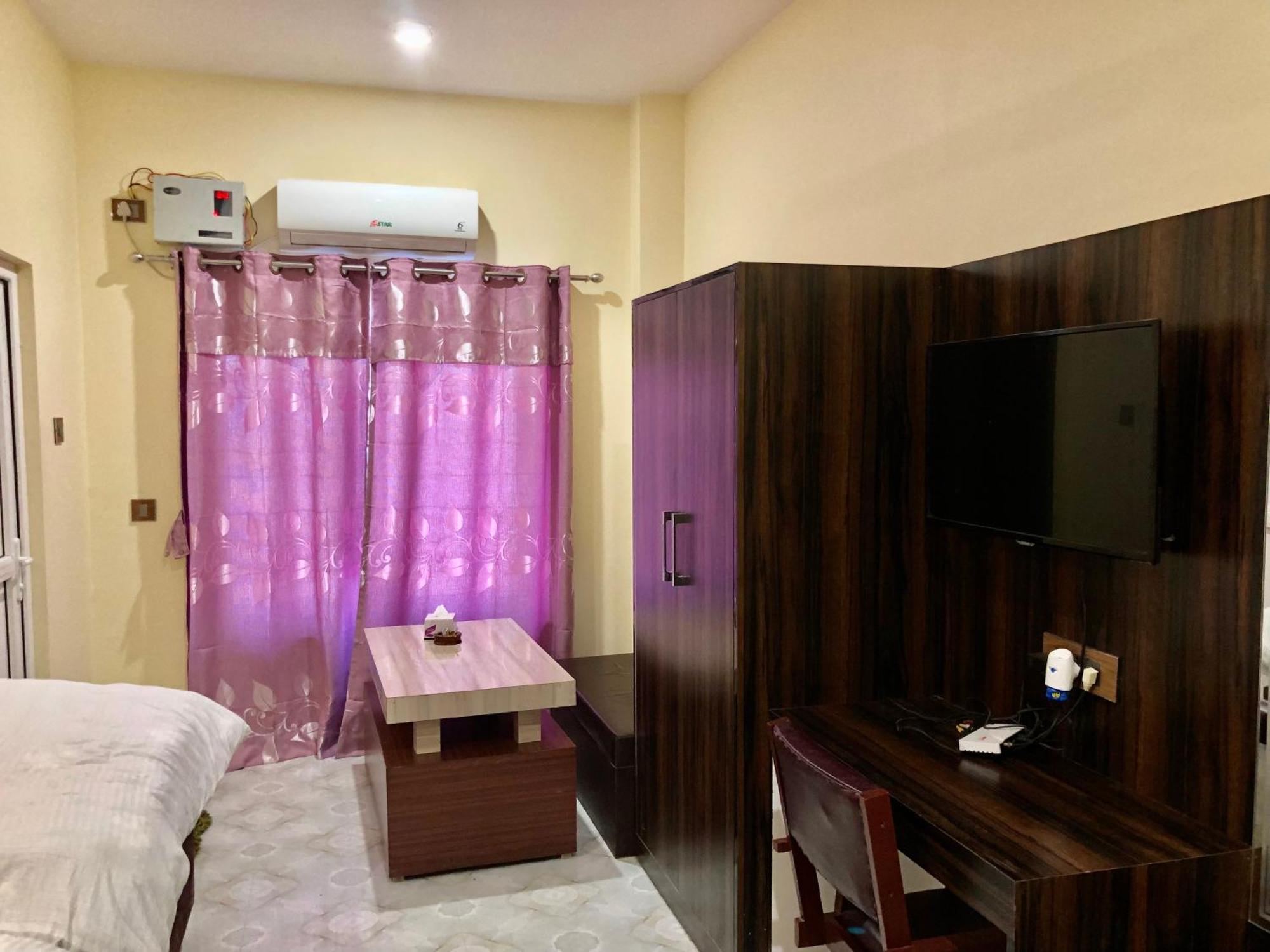 Hotel Hot Pot, Dhangadhi Esterno foto